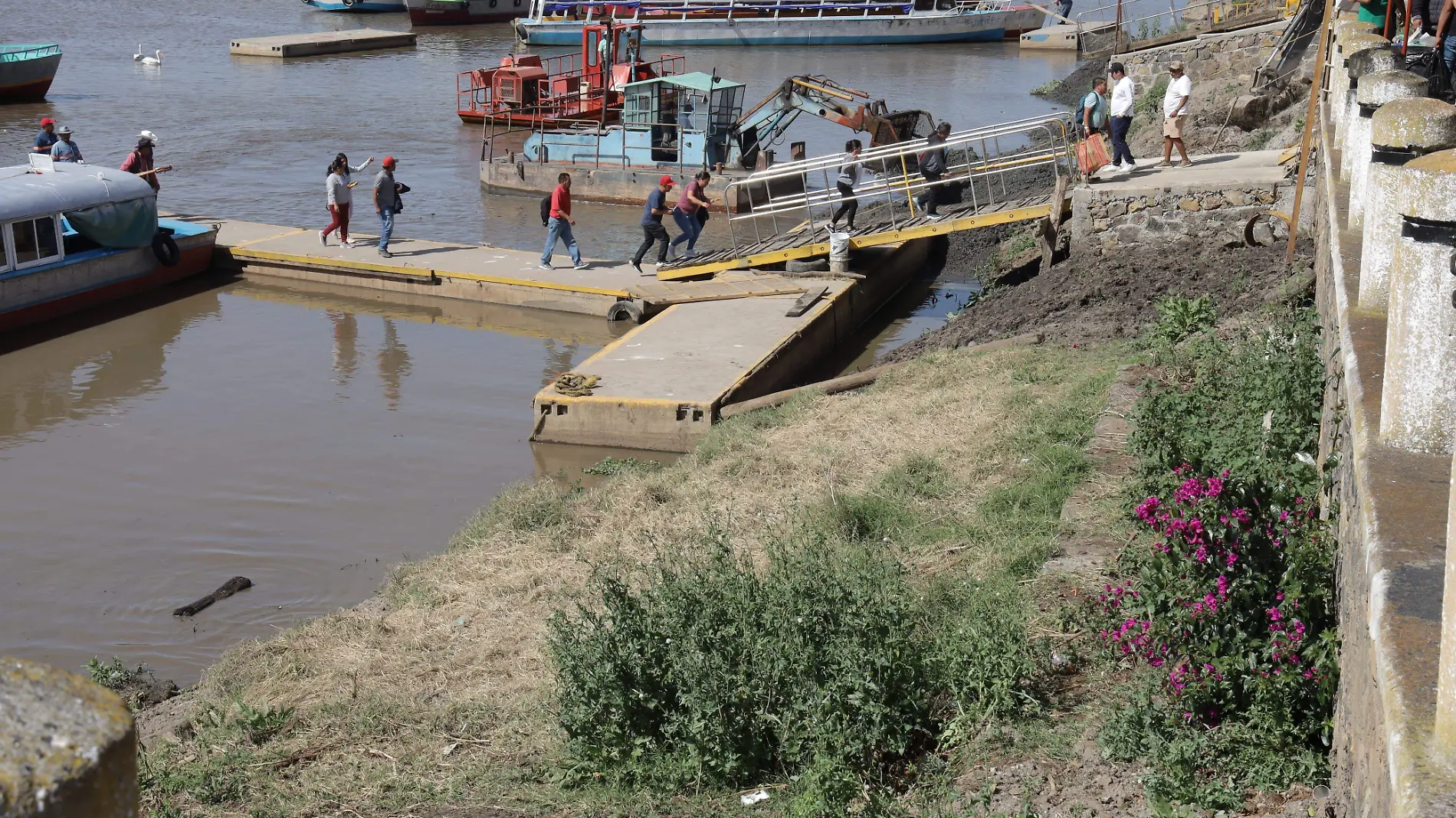 Lanchas en el muelle del Lago de Pátzcuaro